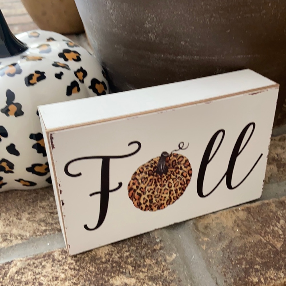 ๐ Fall Harvest Leopard Print Pumpkin Wood Sign - Picture 2 of 4